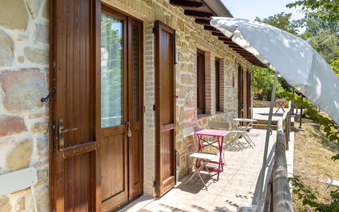 Il Giuncheto, Pool, Amazing View, Umbrian Countrys: Holz, Tür, Home Door, Hütte, Veranda, Hartholz, Holzbeize, Schatten, Blumentopf, Garten
