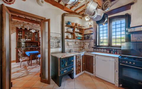 Il Giuncheto, Pool, Amazing View, Umbrian Countrys: Küche, Interior Design, Holz, Möbel, Flooring, Cabinetry, Decke, Zimmer, Countertop, Beleuchtung