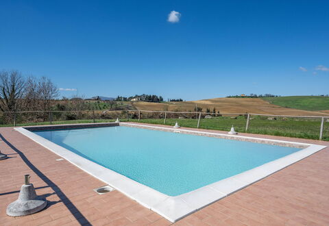 Il Giuncheto Apartments, Pool, Umbrian Countryside: Schwimmbad, Verbundwerkstoff, Schatten, Resort, Thermae, Water Feature, Fliese, Gartenmöbel, Hazienda, Villa