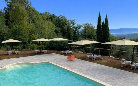 Borgo Antico, Pool, Barberino del Mugello: Schwimmbad, Wasser, Gartenmöbel, Möbel, Resort, Regenschirm, Eco Hotel, Schatten, Stuhl, Thermae