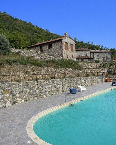 Borgo Antico, Pool, Barberino del Mugello: Schwimmbad, Gartenmöbel, Resort, Flagstone, Thermae, Ferienort, Eco Hotel, Hazienda, Cobblestone, Villa