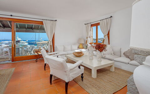 Residenza Rudalza: Möbel, Tabelle, Fussboden, Stuhl, Flooring, Couch, Wohnung, Wohnzimmer, Küche & Esszimmer Tisch