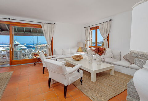 Residenza Rudalza: Möbel, Tabelle, Fussboden, Stuhl, Flooring, Couch, Wohnung, Wohnzimmer, Küche & Esszimmer Tisch