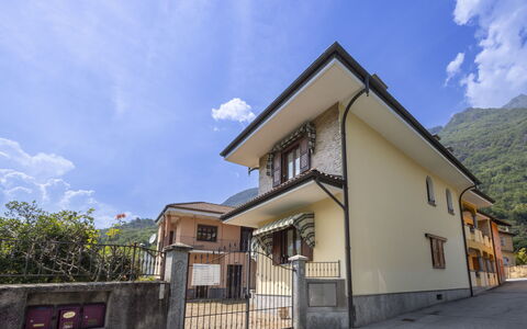 Dimora Lali: Die Architektur, Haus, Zuhause, Balkon, Gebirge, Dorf, Bergdorf, Kumulus