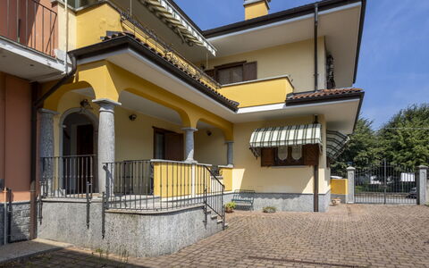 Dimora Lali: Wohngebiet, Zuhause, Haus, Balkon, Tür, Veranda, Farbe, Villa, Gips, Hazienda