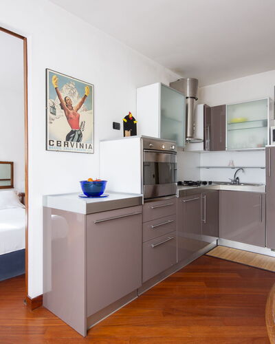 Solis Lux: Möbel, Interior Design, Flooring, Major Appliance, Cabinetry, Fussboden, Zimmer, Küchengerät, Küche, Haushaltsgerät