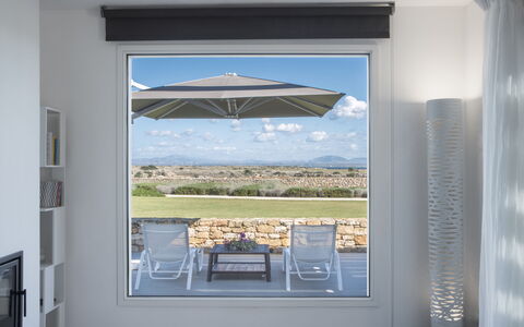 Villa Carovi: Möbel, Stuhl, Schatten, Gartenmöbel, Küste, Tisch Im Freien, Küche & Esszimmer Tisch, Zimmerpflanze, Balkon, Eco Hotel