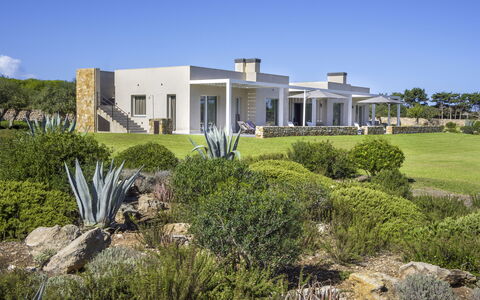 Villa Carovi: Zuhause, Estate, Garten, Bauernhaus, Landscaping, Villa, Villa, Rasen, Hazienda, Garten