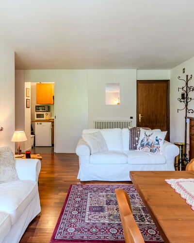 Campicioi: Möbel, Interior Design, Couch, Flooring, Wand, Fussboden, Holz, Zimmer, Decke, Wohnzimmer