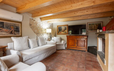Il Casale di San Jacopo con Piscina Privata: Möbel, Wand, Flooring, Interior Design, Holz, Couch, Fussboden, Zimmer, Decke, Wohnzimmer