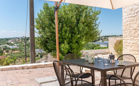 Trullo Miravista Valle D'Itria: Möbel, Gartenmöbel, Stuhl, Tabelle, Tisch Im Freien, Küche & Esszimmer Tisch, Blumentopf, Terrasse, Kaffetisch, Garten