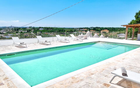 Trullo Miravista Valle D'Itria: Blau, Schwimmbad, Verbundwerkstoff, Resort, Gartenmöbel, Sonnenliege, Eco Hotel, Estate, Ferienort, Thermae
