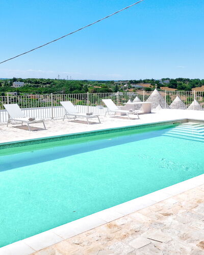 Trullo Miravista Valle D'Itria: Blau, Schwimmbad, Verbundwerkstoff, Resort, Gartenmöbel, Sonnenliege, Eco Hotel, Estate, Ferienort, Thermae
