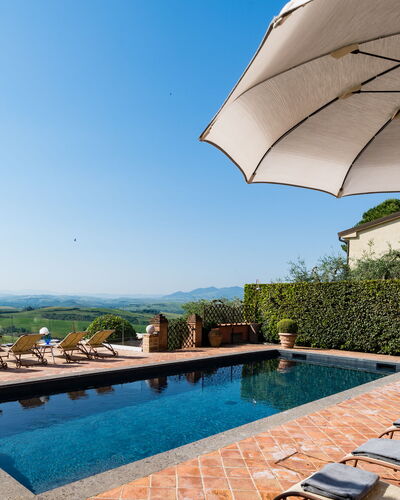 Villa Camelia: Schwimmbad, Gartenmöbel, Resort, Blumentopf, Villa, Sonnenliege, Estate, Eco Hotel, Regenschirm, Hazienda