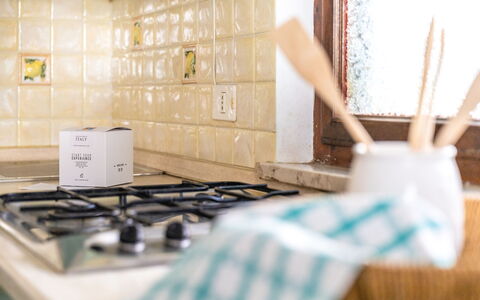 Veranda sul Conero: Küche, Küchengerät, Herd, Fliese, Countertop, Herd, Gasherd, Major Appliance, Cooktop, Haushaltsgerät