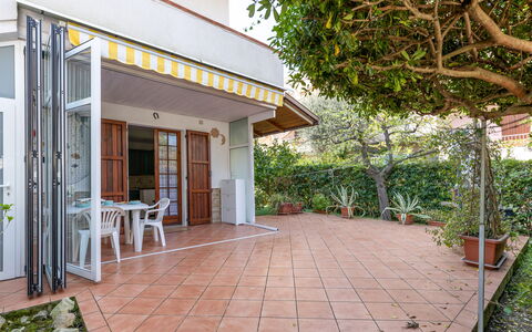 Veranda sul Conero: Veranda, Schatten, Zimmerpflanze, Blumentopf, Balkon, Holzbeize, Outdoor Struktur, Design, Eco Hotel, Garten