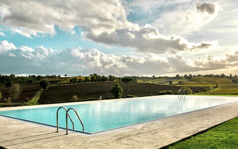 Loft Borgo Syrah: Blau, Schwimmbad, Verbundwerkstoff, Resort, Gartenmöbel, Schatten, Thermae, Water Feature, Ferienort, Eco Hotel
