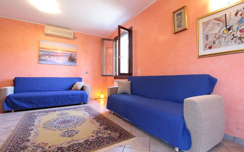 Villa Camerini, Nature, Bikes and Beaches: Möbel, Interior Design, Fussboden, Flooring, Zuhause, Wohnung, Couch, Zimmer, Wohnzimmer