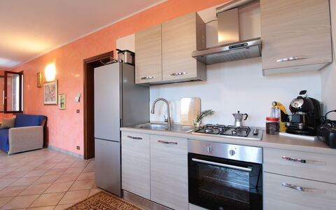 Villa Camerini, Nature, Bikes and Beaches: Küche, Spüle, Major Appliance, Küchengerät, Interior Design, Möbel, Countertop, Zimmer, Cabinetry, Flooring