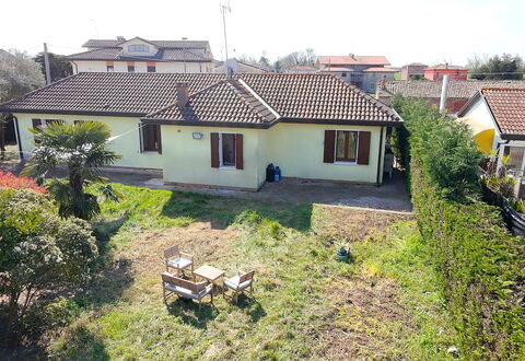 Villa Camerini, Nature, Bikes and Beaches: Gebäude, Haus, Wohngebiet, Dach, Zuhause, Hütte, Menschliche Siedlung, Vorort, Estate, Auffahrt