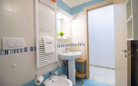 Villa i Gabbiani Otranto: Interior Design, Flooring, Fussboden, Zimmer, Decke, Möbel, Armatur, Wohnung, Sinken, Bad Sink