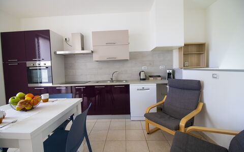 Villa i Gabbiani Otranto: Flooring, Küchengerät, Möbel, Holz, Interior Design, Major Appliance, Küche, Countertop, Fussboden, Cabinetry