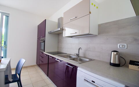 Villa i Gabbiani Otranto: Küche, Countertop, Küchengerät, Major Appliance, Flooring, Interior Design, Cabinetry, Sinken, Möbel, Spüle