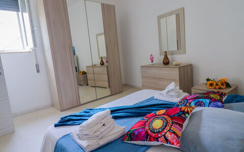Elaia'S House Cannole: Möbel, Interior Design, Flooring, Holz, Fussboden, Zimmer, Textil, Schlafzimmer, Bett, Wohnung
