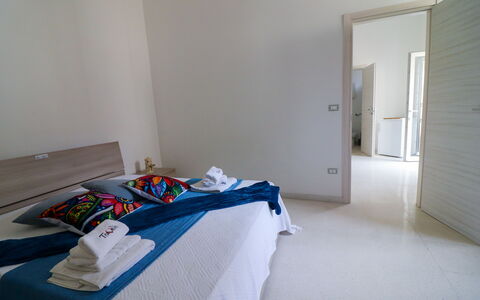 Elaia'S House Cannole: Flooring, Fussboden, Holz, Interior Design, Möbel, Bett, Schlafzimmer, Bettdecke, Zimmer, Bedding