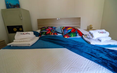 Elaia'S House Cannole: Bett, Möbel, Schlafzimmer, Bettdecke, Bedding, Fussboden, Flooring, Interior Design, Linens, Zimmer