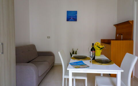 Elaia'S House Cannole: Holz, Flooring, Interior Design, Fussboden, Wohnung, Holzbeize, Hartholz, Stuhl, Wohnzimmer