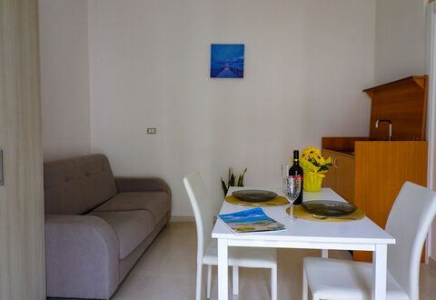 Elaia'S House Cannole: Holz, Flooring, Interior Design, Fussboden, Wohnung, Holzbeize, Hartholz, Stuhl, Wohnzimmer