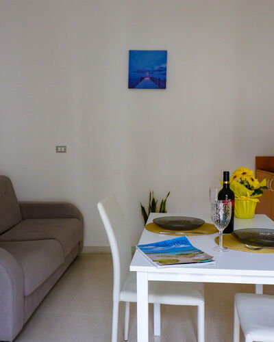 Elaia'S House Cannole: Holz, Flooring, Interior Design, Fussboden, Wohnung, Holzbeize, Hartholz, Stuhl, Wohnzimmer
