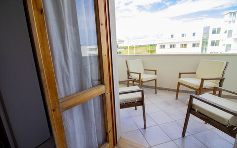 Anisia'S Home Otranto: Holz, Fussboden, Wohnung, Hartholz, Holzbeize, Balkon, Stuhl, Holzboden, Daylighting, Planke
