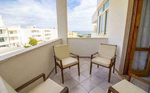 Anisia'S Home Otranto: Wohnung, Fussboden, Eigentumswohnung, Balkon, Decke, Holzbeize, Hartholz, Holzboden, Hotel, Stuhl