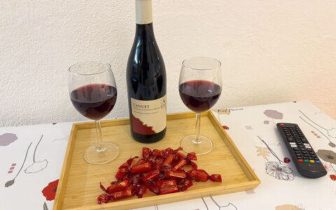 Studio Piccolo al Verticale - Levanto: Flasche, Essen, Geschirr, Rotwein, Wein, Kelche, Weinflasche, Zutat