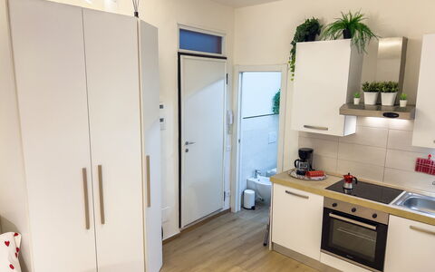 Studio Piccolo al Verticale - Levanto: Flooring, Interior Design, Möbel, Küche, Holz, Fussboden, Küchengerät, Countertop, Cabinetry, Major Appliance