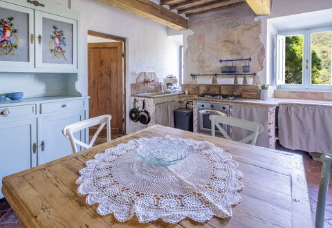 House in Sassa, Historic Tuscany Village, View: Möbel, Interior Design, Flooring, Holz, Tabelle, Stuhl, Fussboden, Küche, Küche & Esszimmer Tisch, Zimmer