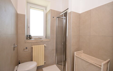 Villa Il Carato, Private Pool, Modica: Flooring, Fussboden, Wand, Armatur, Interior Design, Badezimmer, Holz, Zimmer, Installation, Sinken