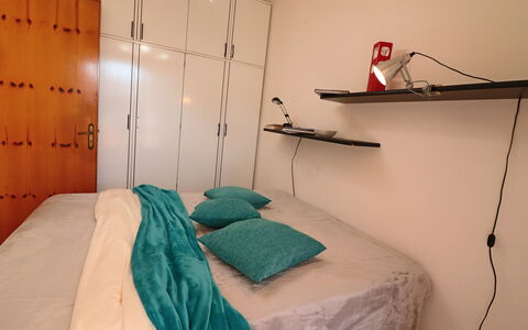 Myriam: Möbel, Bett, Schlafzimmer, Wand, Bettdecke, Interior Design, Flooring, Fussboden, Bedding, Zimmer