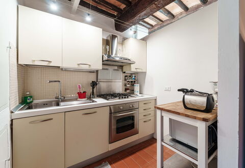 Le Loggine del Pignatello Apartment, Siena City: Küchengerät, Küche, Countertop, Major Appliance, Cabinetry, Herd, Haushaltsgerät, Herd, Spüle, Interior Design