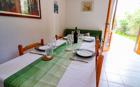 Amanda: Möbel, Tabelle, Interior Design, Holz, Stuhl, Flooring, Küche & Esszimmer Tisch, Esszimmer, Fussboden, Zimmer