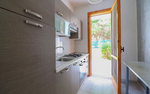 Amanda: Küche, Spüle, Holz, Countertop, Küchengerät, Major Appliance, Flooring, Zuhause, Fussboden, Interior Design
