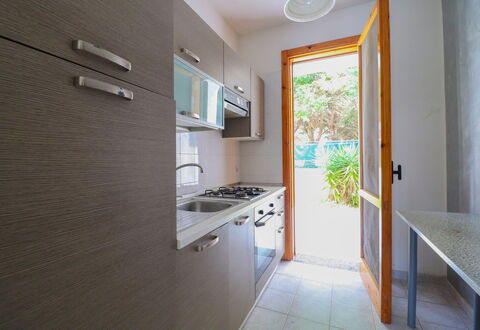 Amanda: Küche, Spüle, Holz, Countertop, Küchengerät, Major Appliance, Flooring, Zuhause, Fussboden, Interior Design