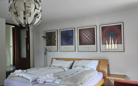 The Heritage Home: Möbel, Interior Design, Wand, Flooring, Fussboden, Holz, Schlafzimmer, Decke, Bett, Light Fixture