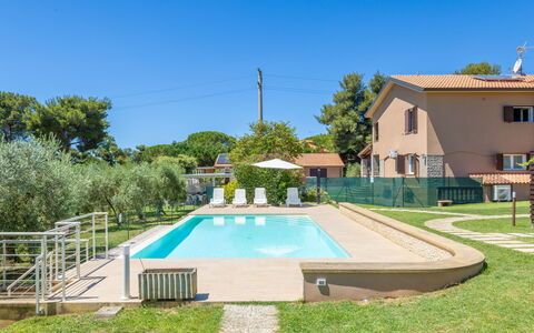 Rose Adriano Home: Schwimmbad, Resort, Estate, Schatten, Hazienda, Landscaping, Villa, Garten, Hinterhof, Eco Hotel