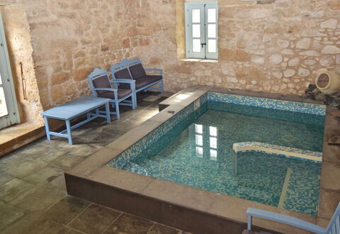 Villa Fontanazza: Flooring, Fussboden, Verbundwerkstoff, Badewanne, Schwimmbad, Fliese, Armatur, Resort, Hotel