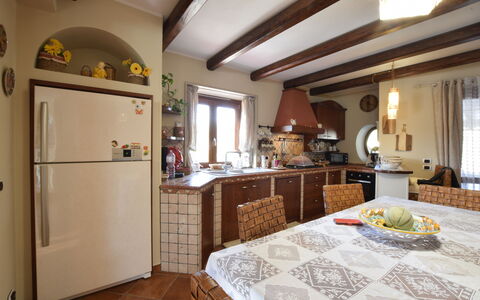 Villa Ina: Möbel, Interior Design, Wand, Flooring, Holz, Decke, Küche, Zimmer, Stuhl, Küche & Esszimmer Tisch