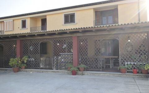 Villa Ina: Blumentopf, Zimmerpflanze, Hof, Outdoor Struktur, Balkon