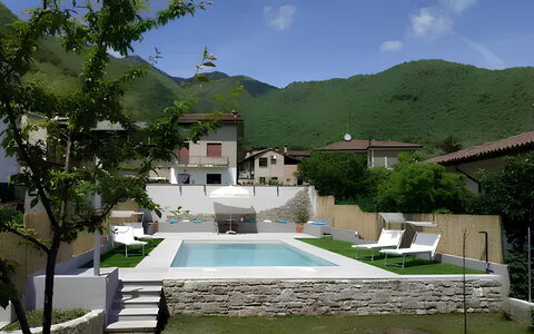 La Corte di Marga - Casa Gustet: Schwimmbad, Gartenmöbel, Resort, Gebirge, Schatten, Garten, Flagstone, Hof, Hazienda, Estate
